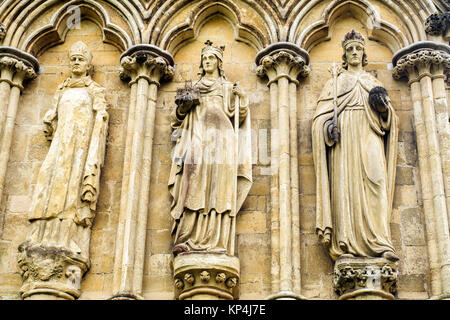 Externe Details für die Kathedrale von Salisbury oder Kathedrale Kirche der Jungfrau Maria - Wiltshire, England Stockfoto