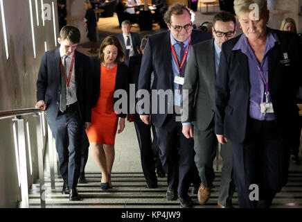 Lothian MSP andere Kezia Schmidt (Mitte) kommt an der schottischen Parlament in Edinburgh, nach der Rückkehr aus Australien, wo sie erschien auf Ich bin ein Star... Holt mich hier raus!. Stockfoto