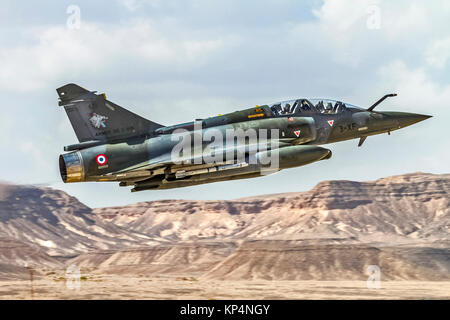 Frankreich Air Force Mirage 2000D im Flug. Bei der "mit der blauen "2017 fotografiert, eine internationale Antenne Training gehostet von der Israelischen Air Fo Stockfoto