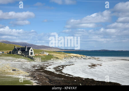 Tir Nan Og, Berneray, North Uist, Äußere Hebriden. Blick auf den Strand Blick auf der Insel Harris. Stockfoto