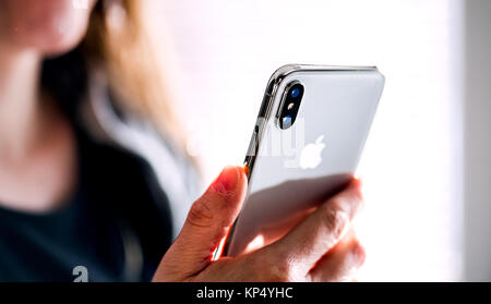 NOVA BANA, SLOWAKEI - 28.November 2017: Neue Apple iPhone X-Smartphone. Stockfoto