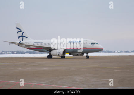 Airbus A319 der Aegean Airlines bei internationalen Belgrader Flughafen Nikola Tesla in Belgrad, Serbien Stockfoto