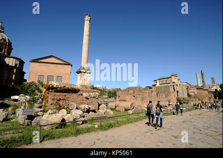 Italien, Rom, Forum Romanum, Phoca-Säule und Via sacra (heilige Straße) Stockfoto