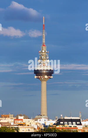 MADRID, Spanien - 10.Oktober 2014: Torrespana Fernsehturm in Madrid. Stockfoto