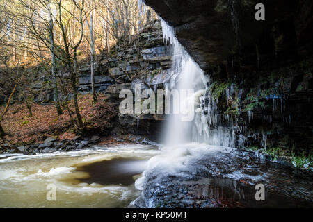 Summerhill Kraft und Gibson's Höhle im Winter, Bowlees, Obere Teesdale, County Durham, UK. Stockfoto