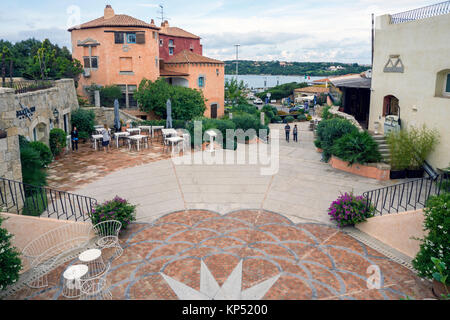 Promenade und typische Häuser in Porto Cervo, Luxus Ziel an der Costa Smeralda, Sardinien, Italien, Mittelmeer, Europa Stockfoto