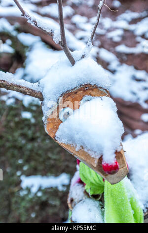 11 Dezember 2017, 16:00 Uhr: Winter Schnee den Boden Abdeckung an Puzzlewood im Wald. Sogar auf einen Film eingestellt, die Tiere noch füttern müssen. Stockfoto