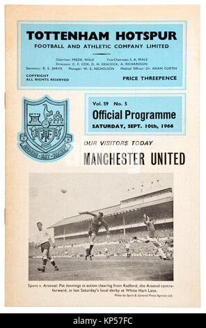 Alte Tottenham Hotspur gegen Manchester United Football Programm vom Samstag, 10. September 1966 Stockfoto