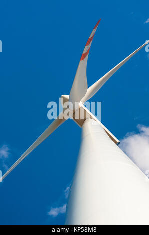 Ein Bild der Windturbine an sonnigen Tag Stockfoto