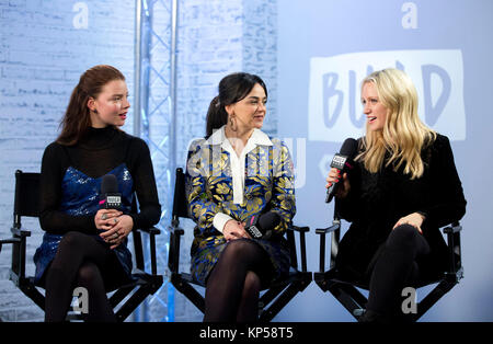 Bauen mit LDN (links-rechts) Anya Taylor Freude, Hayley Squires und Emily Berrington in Shropshire House in London. Stockfoto