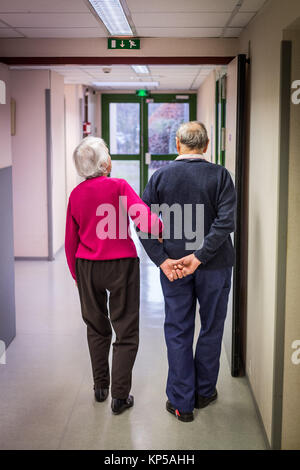 EHPAD spezialisiert in der Betreuung der älteren Menschen leiden unter Alzheimer, Zentrum für psychogeriatric Care, Frankreich. Stockfoto