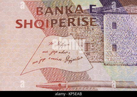 Rückseite der albanische Währung Lek Banknote von 200 Bezeichnung, Haus, wo Naim Frasheri geboren wurde; eine Seite mit Versen aus seinem Gedicht "Herden ein Stockfoto