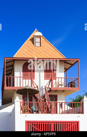 Renovierte Leuchtturm am Ende der Pier in Santa Maria, Sal, Salina, Kap Verde, Afrika Stockfoto