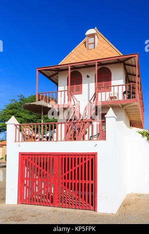 Renovierte Leuchtturm am Ende der Pier, Santa Maria, Sal, Salina, Kap Verde, Afrika Stockfoto