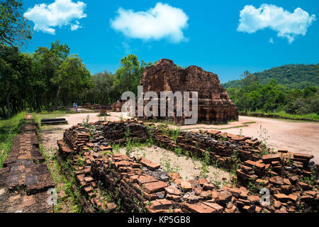 Bleibt der Turm Hindutempel in My Son Sanctuary, ein UNESCO-Weltkulturerbe in Vietnam Stockfoto