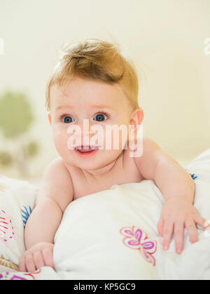 Bub, 6 Monate Alt - kleiner Junge, 6 Monate Stockfoto