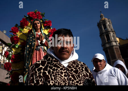 Pilger während der jährlichen Pilgerfahrt zu den Nuestra Se-ora de Guadalupe in Mexiko City, Mexiko Stockfoto