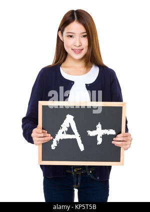 Asiatische Frau mit schwarzen Brett mit einem Pluszeichen Stockfoto