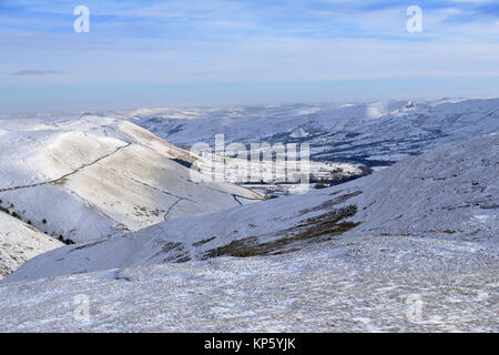 Die edale Tal im Peak District National Park, Winter, von der Oberseite des Jakob Leiter weg gesehen Stockfoto