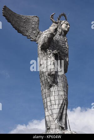 Detail der riesigen Aluminium abgedeckt Statue der Jungfrau von Quito. Die Statue befindet sich oben auf dem Hügel über Quito El Panecillo gelegen. Es war Stockfoto