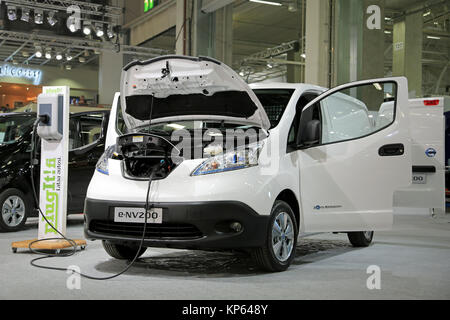 HELSINKI, Finnland - 11. JUNI 2015: Nissan Nordic Europa Oy präsentiert e-NV200 Elektrische van an Logistik Transport 2015. Stockfoto