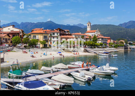 Strand in Feriolo, Lago Maggiore, Italienische Seen, Piemont, Italien Stockfoto