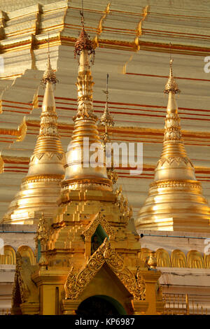 In der Nähe des goldenen buddhistischen Pagode oder Stupa Shwedagon Pagode, Yangon, Myanmar. Stockfoto