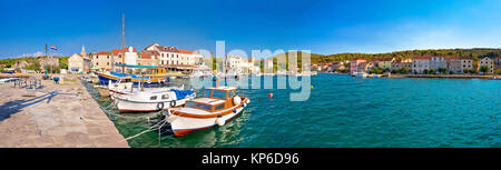 Insel Zlarin Hafen Panoramaaussicht, Sibenk Archipel von Kroatien Stockfoto