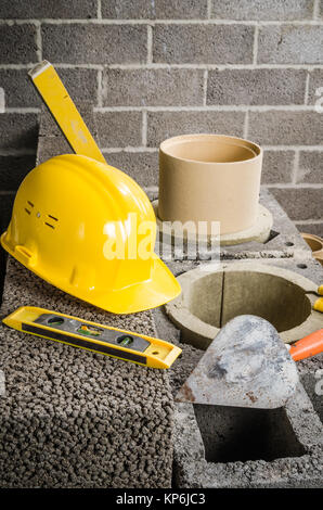 Bau von modularen Keramik Schornstein im Haus Stockfoto