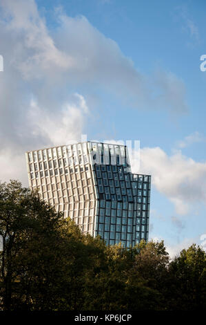 Neue Wolkenkratzer im Rotlichtviertel in Hamburg St.Pauli, die Reeperbahn. Stockfoto