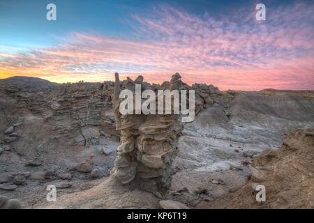 Die Sonne über Sandstein Felsformationen an Fantasy Canyon Oktober 12, 2016 in Vernal, Utah. (Foto von Bob Wick über Planetpix) Stockfoto