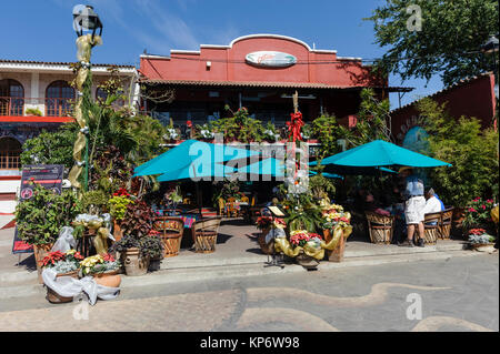 Restaurant mit Weihnachtsschmuck außerhalb, Ajijic, Jalisco, Mexiko Stockfoto