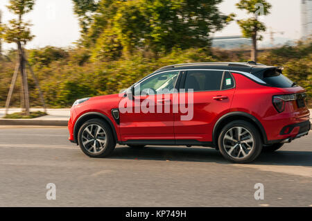 Verschieben des LYNK&CO 01 SUV in Hangzhou China auf einem offiziellen Test Drive. Stockfoto