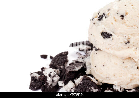 Zugeschnittenes Bild der Schaufel von Cookies und Sahne Eis Stockfoto