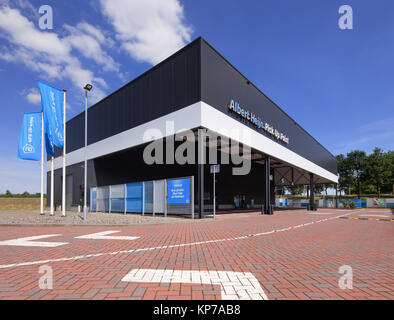 TILBURG - Juli 17., 2017. Albert Heijn bis Punkt auswählen. Die meisten niederländischen Supermärkte haben Pick-up Service für Lebensmittel. Die meisten Kunden wählen Lieferung nach Hause. Stockfoto