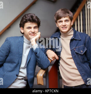 Die Everly Brothers amerikanischen musikalischen Duo 1965 mit Phil rechts und Don. Foto: Tony Gale Stockfoto