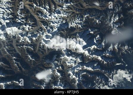 Tag Aussicht auf den Himalaya einschließlich Mt. Zwischen Nepal und Tibet Everest als von der Internationalen Raumstation im Erdorbit. Stockfoto