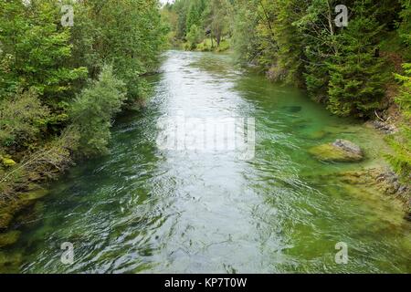Fluss in den Alpen Stockfoto
