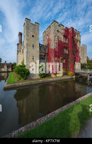 Hever Castle in der Nähe von Edenbridge, dem Sitz der Familie Boleyn, Kent, Vereinigtes Königreich Stockfoto