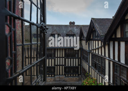 Hever Castle in der Nähe von Edenbridge, dem Sitz der Familie Boleyn, Kent, Vereinigtes Königreich Stockfoto