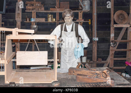 Viktorianische Holz Arbeiter Anzeige in Whitchurch Silk Mill, Whitchurch, Hampshire, England, Vereinigtes Königreich Stockfoto