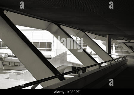 Brücke über den Messedamm am ICC in Berlin Stockfoto