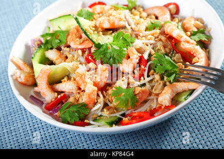 Asiatischer Salat mit Nudeln, Asiatischer Salat mit Nudeln, Asiatischer Salat mit Nudeln, Asiatischer Salat mit Nudeln Stockfoto