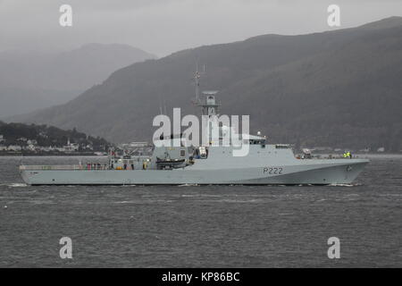 HMS Her (P 222), die erste der Batch 2 River-class Patrol Schiffen für die Royal Navy, während Studien über die Firth of Clyde. Stockfoto