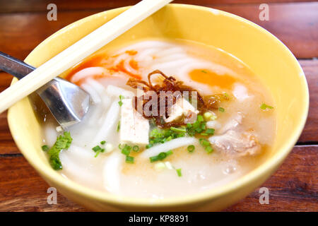 Vietnamesische Reis Jub, vietnamesische Nudelsuppe, Schweinefleisch Spare Ribs Reis Nudelsuppe Stockfoto