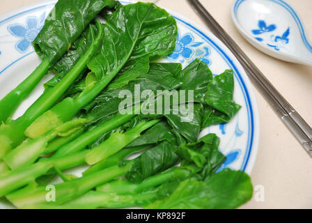 Im chinesischen Stil gebratenes Gemüse rühren. Geeignet für die Nahrungsmittel- und Getränkeindustrie, die gesunde Ernährung und Diät und Ernährung Konzepte. Stockfoto