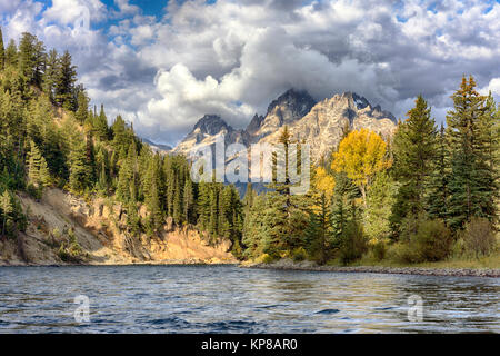 Snake River, Grand Teton, Jackson Hole, Wyoming, USA. Von einem Floß auf dem Snake Fluss erschossen. Stockfoto