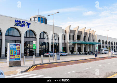 Außerhalb der Malta International Airport Stockfoto