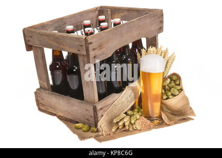 Bierdose mit Bierglas Stockfoto