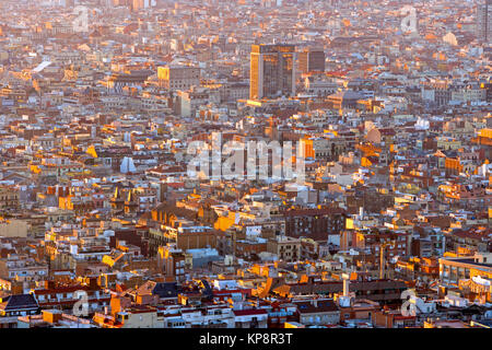 Blick über die Dächer von Barcelona in den frühen Morgenstunden Stockfoto